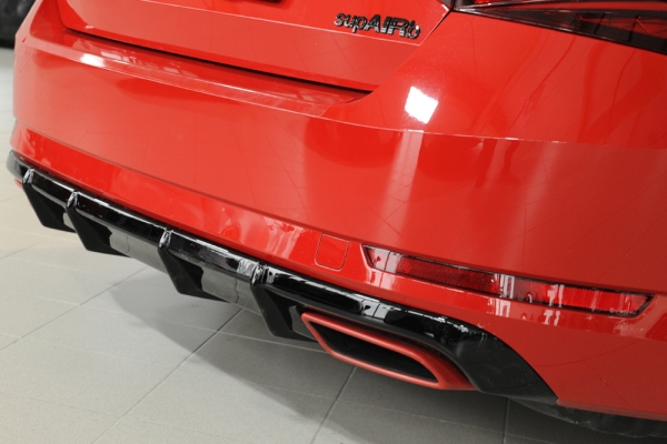 Heckeinsatz (für elektr. AHK) nur 2.0 TSI (200/206kW)