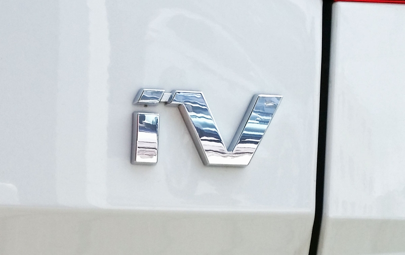 Schriftzug "iV" für Enyaq