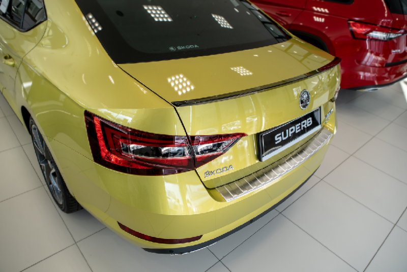 Edelstahl Ladekantenschutz mit 3D Profil und Abkantung, Skoda Superb 3 Limo.