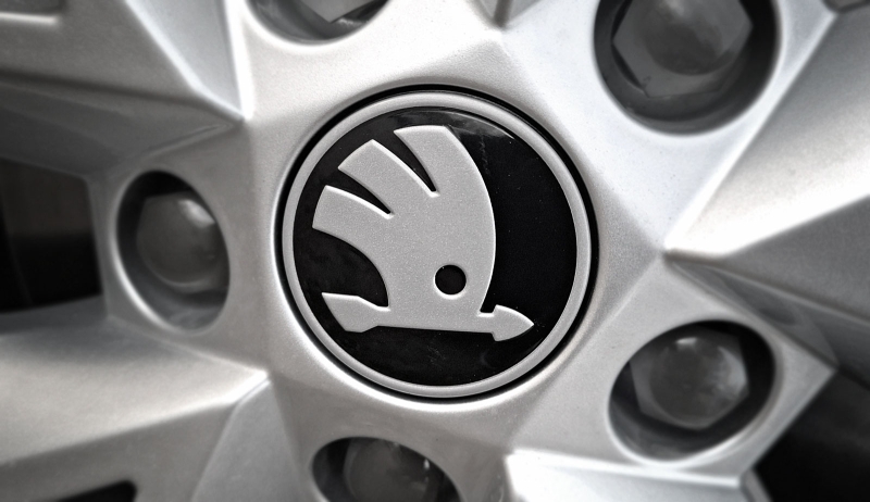 Nabendeckel mit SKODA-Logo schwarz / silber matt