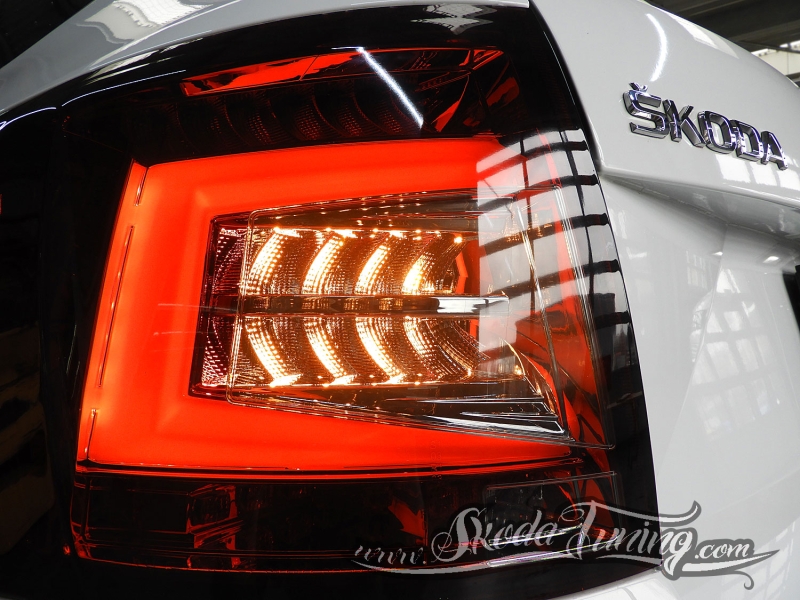 dunkelrote LED Rückleuchten mit Laufblinker LAUFBLINKER für orig. LED
