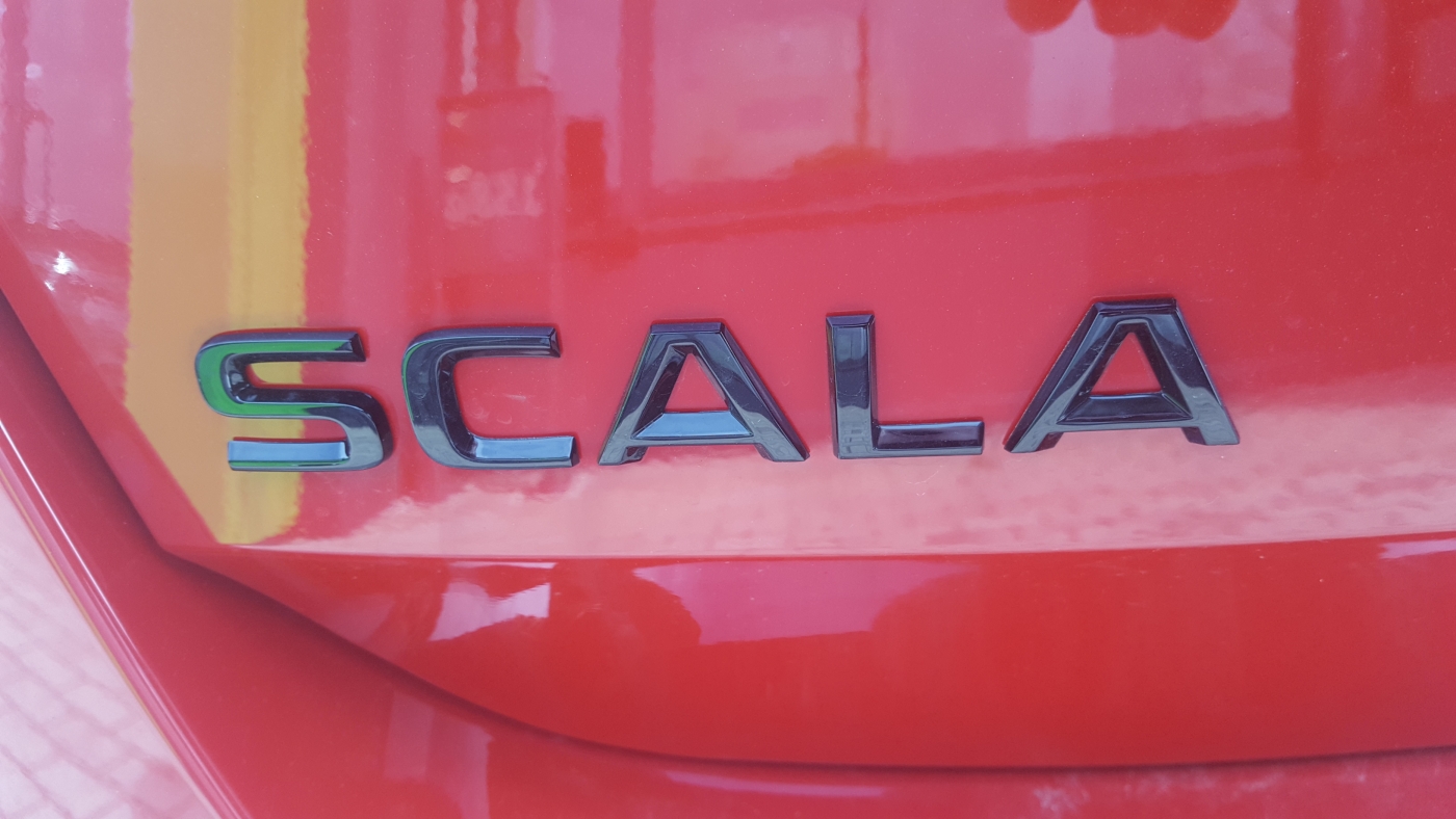 Schriftzug "SCALA" schwarz uni