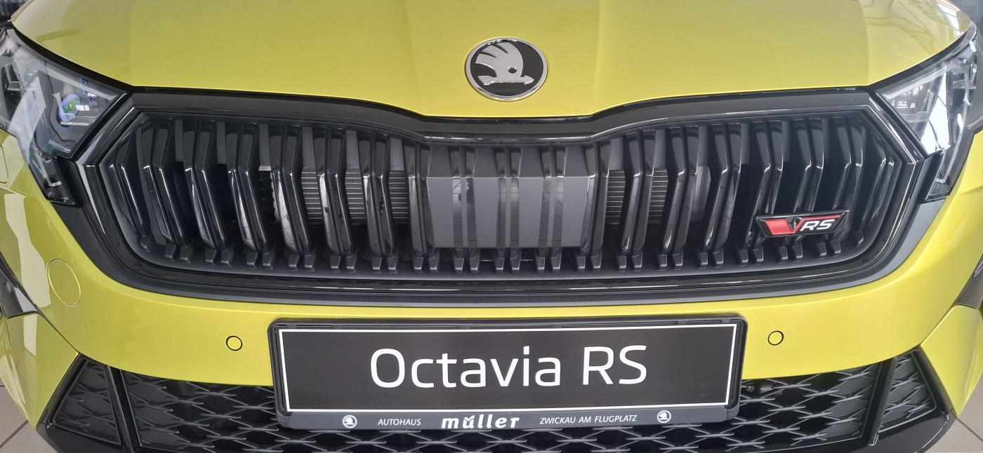 Grillrahmen black magic Octavia 4 Facelift