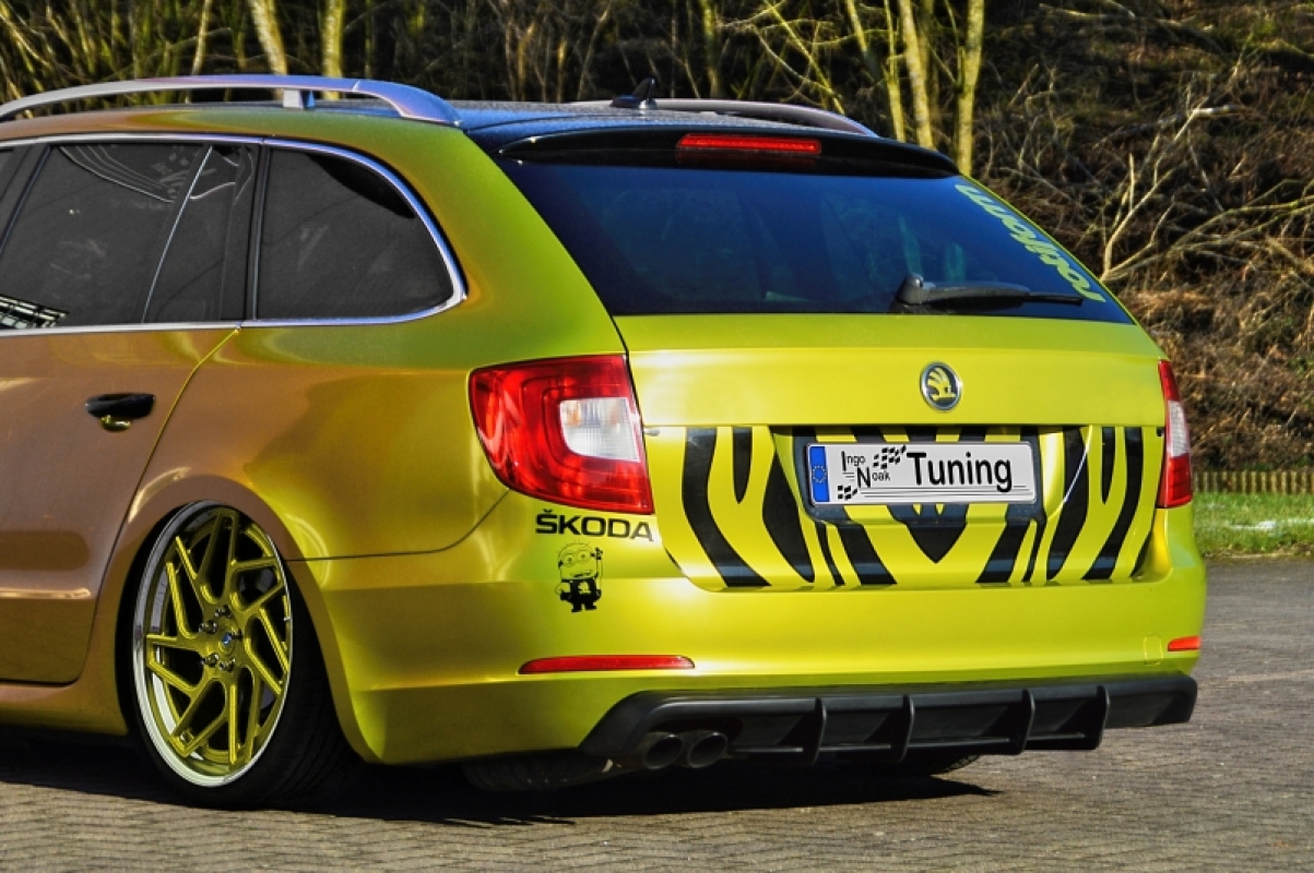 Heckschürze in Racingoptik + Finnen + Seitenteile für Skoda Superb 2 (3T)