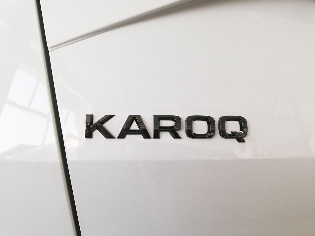 KAROQ Schriftzug schwarz
