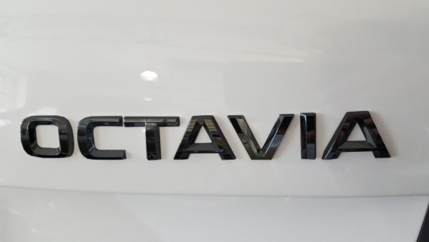 OCTAVIA 4 - Schriftzug "OCTAVIA" - schwarz