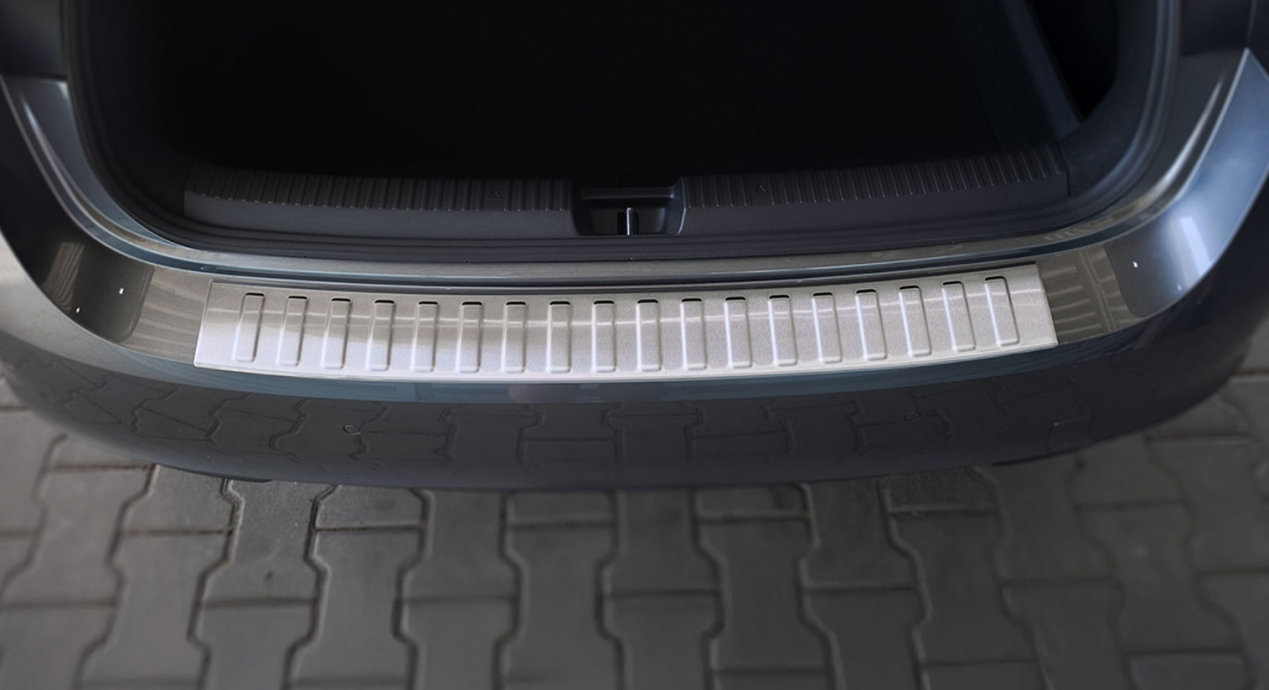 Edelstahl Ladekantenschutz - Superb 4 Limousine