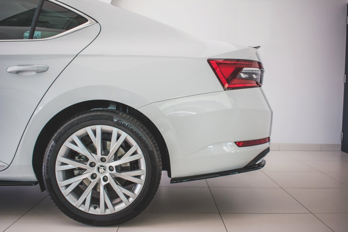 Heckdiffusor Seite Skoda Superb 3