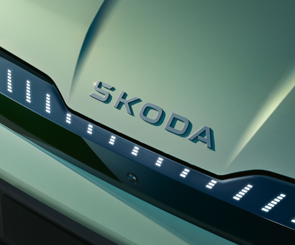 ELROQ/ENYAQ - Schriftzug SKODA silber für Front
