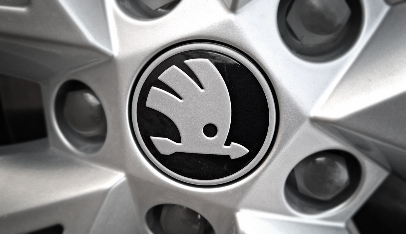 Nabendeckel mit SKODA-Logo schwarz / silber matt