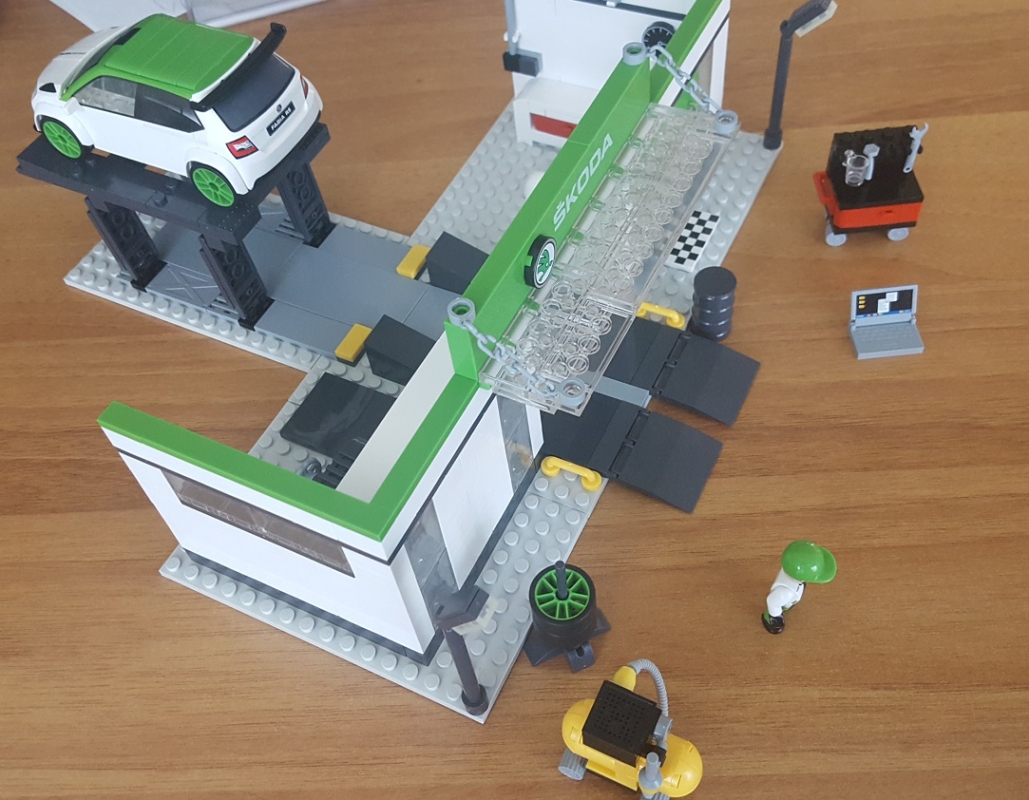 Modellbauset FABIA R5 Racing Garage