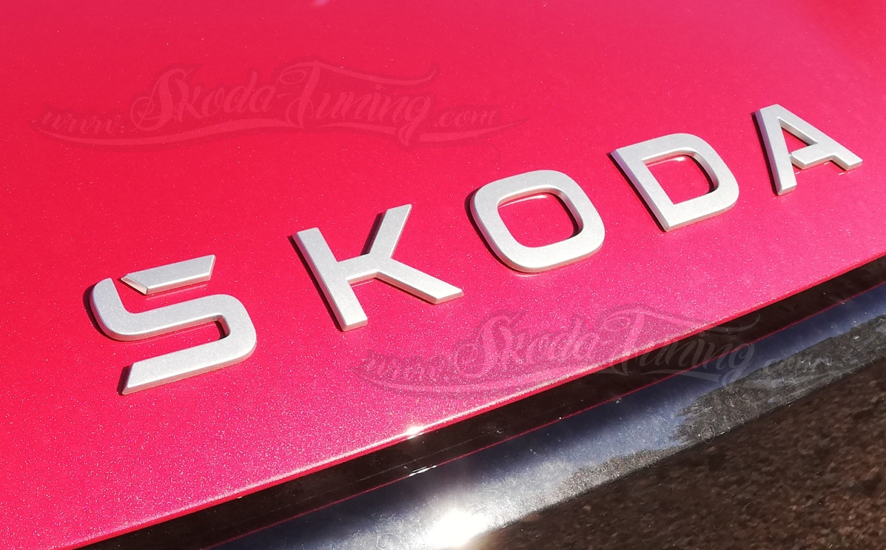 EPIQ - Schriftzug SKODA silber für Front