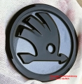 Skoda Enyaq Emblem mit Sonderlackierung Zweifarbig - Metallic-Grau / Schwarz